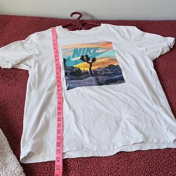 Nike Air graphic tshirt with desert tree logo - Picture 5 of 6